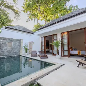 Manis La Bora In Villa