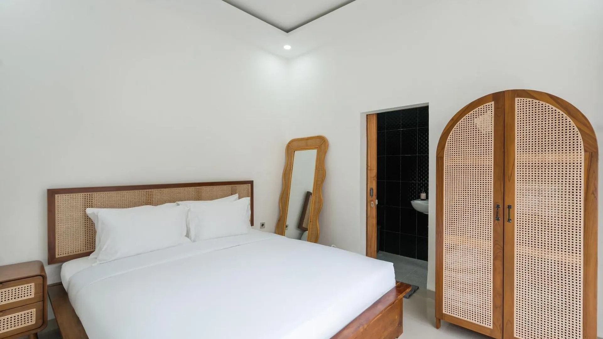 Queen Villa D1 By Betterplace Seminyak   Seminyak (Bali)